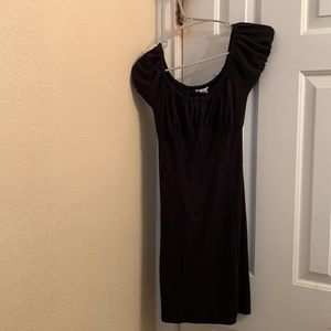 I’m selling on black and Burgundy dress they are off the shoulder